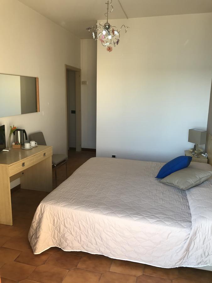 Hotel La Sirenetta จีอาร์ดีนี นักซอส ภายนอก รูปภาพ