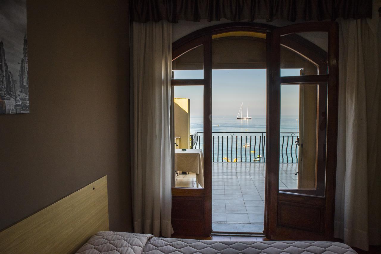 Hotel La Sirenetta จีอาร์ดีนี นักซอส ภายนอก รูปภาพ