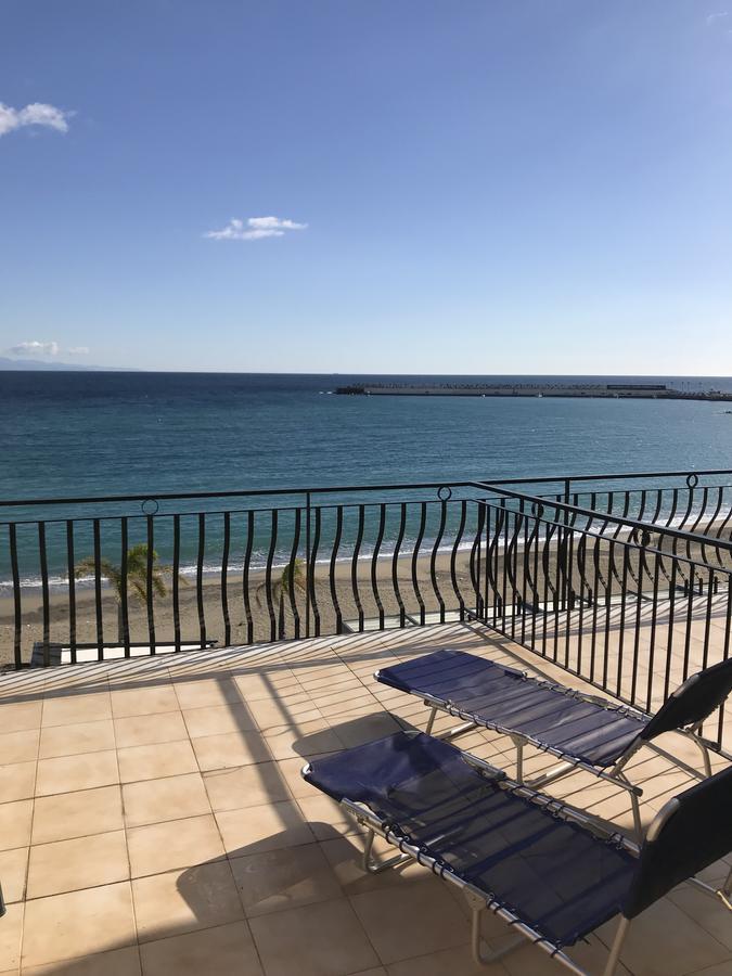 Hotel La Sirenetta จีอาร์ดีนี นักซอส ภายนอก รูปภาพ